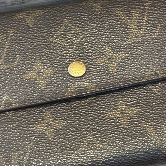 Louis Vuitton Monogram Long Snap Wallet - Picture 2 of 12